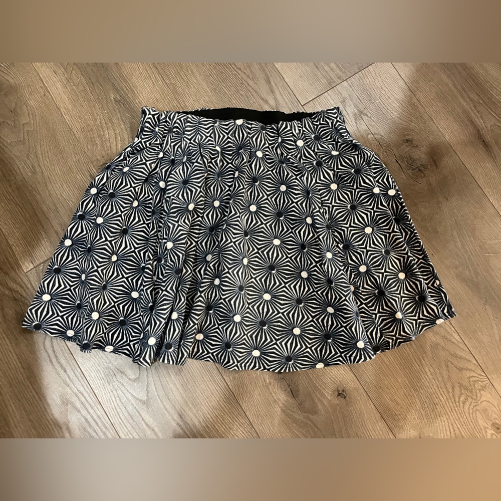 Black and White Patterned Women's Skirt. Free people. Size medium. - Picture 2 of 4